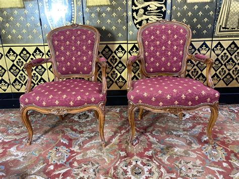 Paire De Fauteuils De Style Louis Xv Lestampille