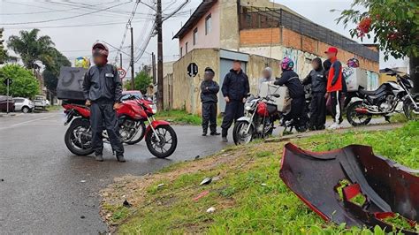 Motorista destrói moto de entregador após briga de trânsito