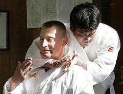 Category Rear Naked Chokes Hands Clasped Variation Wikimedia Commons