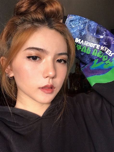 Hot girl 2K3 dậy thì hoàn hảo thân hình nóng bỏng nhưng gương mặt lại lạnh như tiền không