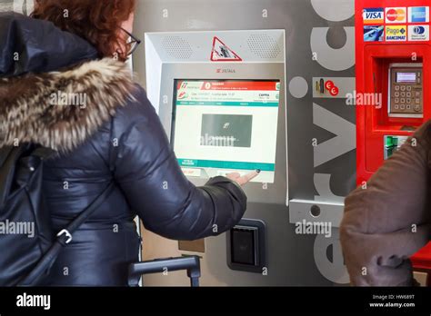 Fahrkartenautomat Hauptbahnhof Fotos Und Bildmaterial In Hoher