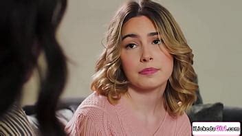 Morena Babe Lame Y Enfrenta Petite Lesbianas Cliente Xvideos