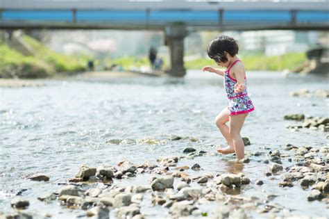 川遊びの持ち物とおすすめグッズ24選｜子供連れに必要なものをチェック♪おもちゃも Ichieいちえ