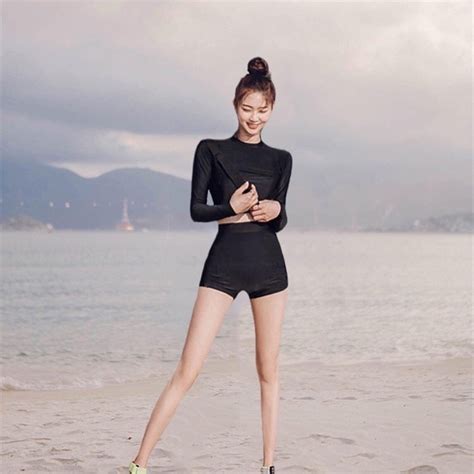 Mua Đồ bơi nữ bikini đi biển nữ mảnh lưng cao áo tay dài đen cá tính giá rẻ nhất TecKi Vn