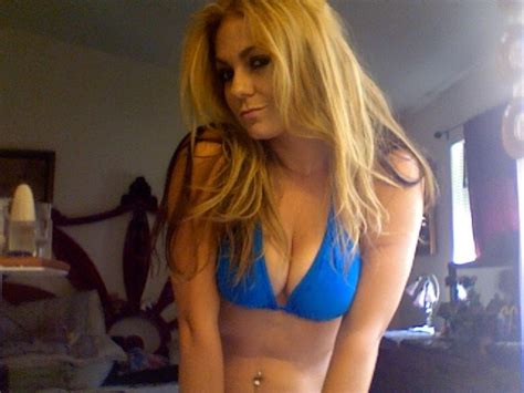 Photos Of An Amateur Hottie Showing Her Big Breasts Porn Pictures XXX Photos Sex Images