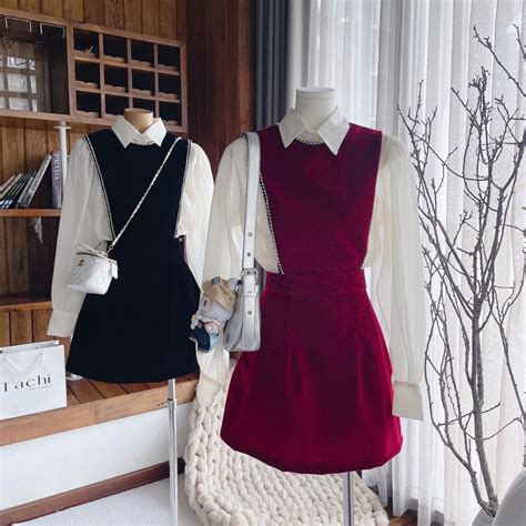 Set thiết kế yếm đỏ viền kèm sơ mi voan nude Tachi Shopee Việt Nam