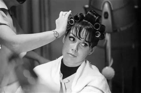 American Actress Mary Tyler Moore Pictured At The Hairdresser 1967 Old