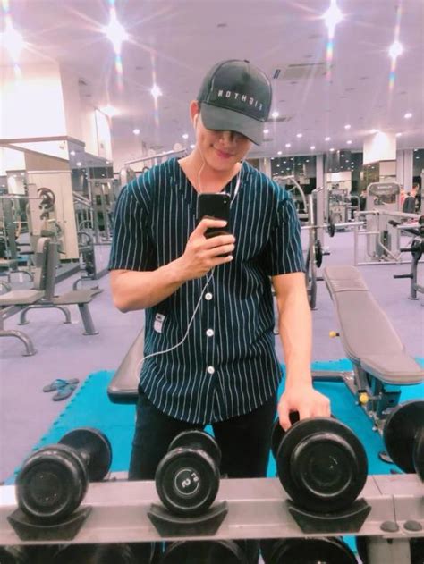 Hot girl và hot boy Phan Thành và Primmy Trương được khen có tướng phu thê Thúy Vi