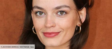 Emma Mackey Qui Est L Actrice Du Film Eiffel Et De Sex Education La S Rie De Netflix Gala