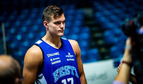Kotsar ja Hamburg võitsid kolmanda mängu järjest - Delfi Sport