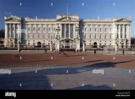 Wappen Buckingham Palace Fotos Und Bildmaterial In Hoher Auflösung