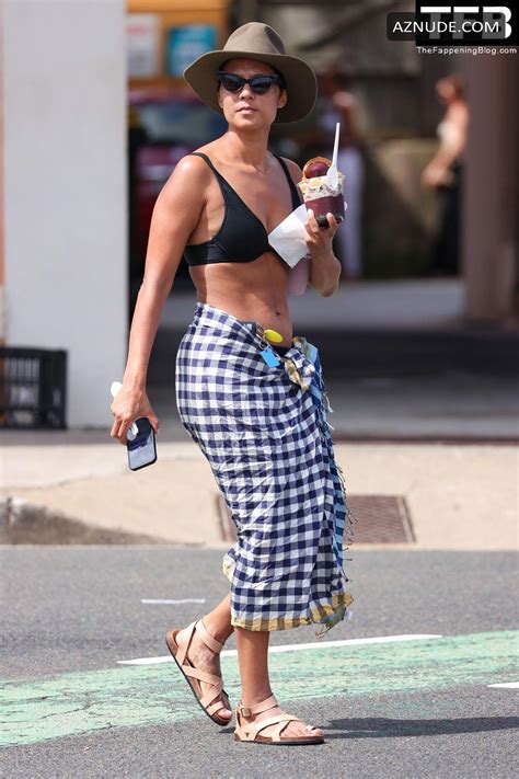 Janice Petersen Sexy Seen Flaunting Her Hot Body In A Bikini At The Beach AZNude