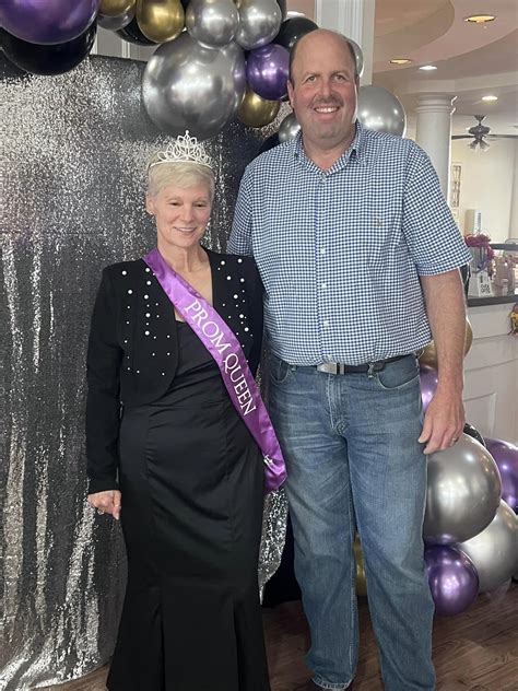 Hargrave Funeral Home Sponsors “Senior Prom” for Maison Jardin