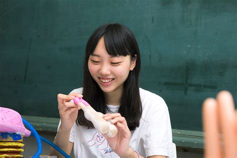 【ネット系女子！】“無駄な工作”が動画再生回数700万回！ Youtuber藤原麻里菜さん｜kddi トビラ