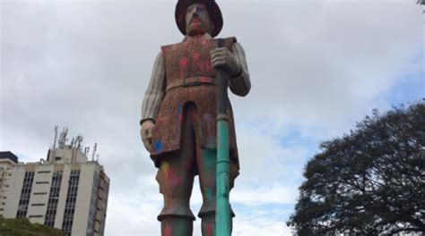 Cbn S O Paulo Monumentos Amanhecem Pichados Tinta Colorida Em Sp