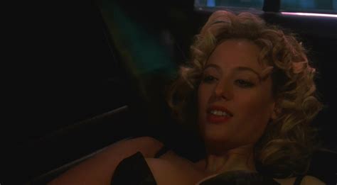 Голая Вирджиния Мэдсен в The Hot Spot