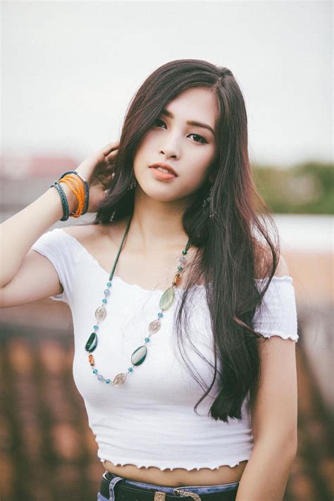 Hoa H U Ti U Vy Tung B Nh Bikini N Ng B Ng Th I Trang Sao Znews Vn