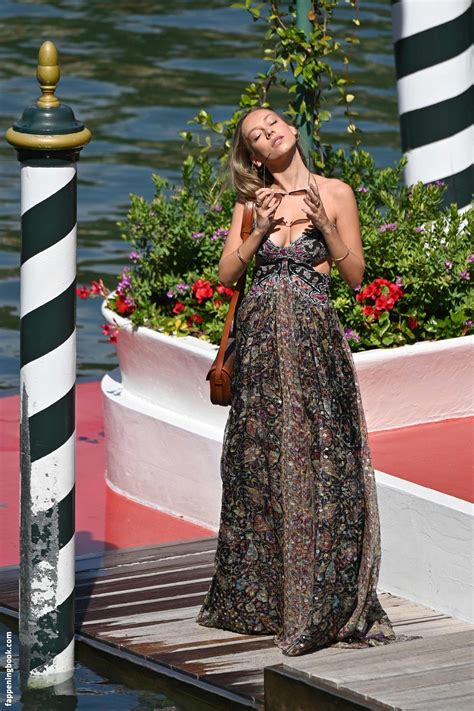 Ester Expósito Nude The Fappening Photo 1192085 FappeningBook