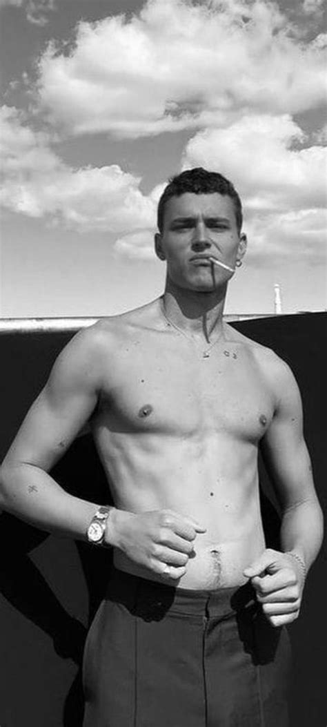 Pin Di Su Ar N Piper Attori Icone Di Stile Attori Hot