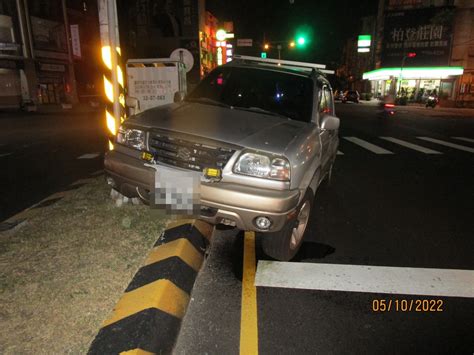 中市一自小客車撞分隔島 駕駛酒測值超標 中華日報中華新聞雲