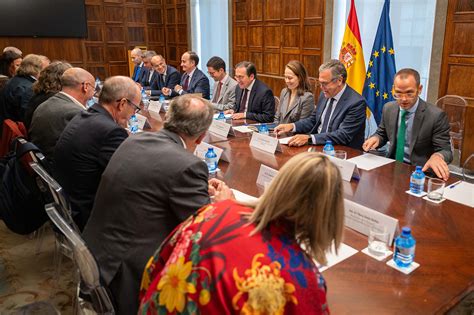 Albares se reúne con actores sociales y económicos del Campo de