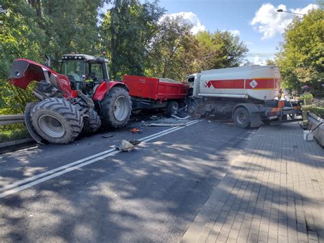 Zderzenie Cysterny Z Ci Gnikiem Rolniczym Wiadomo Ci Kpp W Mogilnie