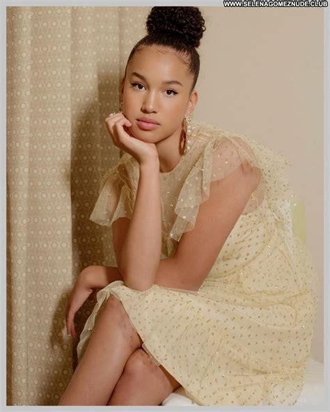 Sofia Wylie Posing Hot Straight Celebrity Sexy Babe