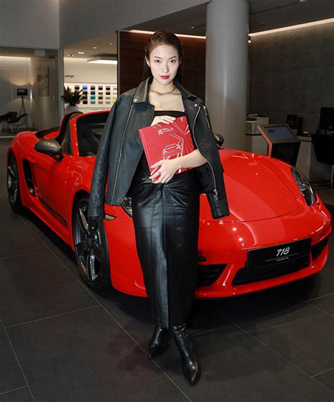 Hot girl nói 7 thứ tiếng Mua ô tô ở tuổi 19 xinh đẹp chấp camera thường