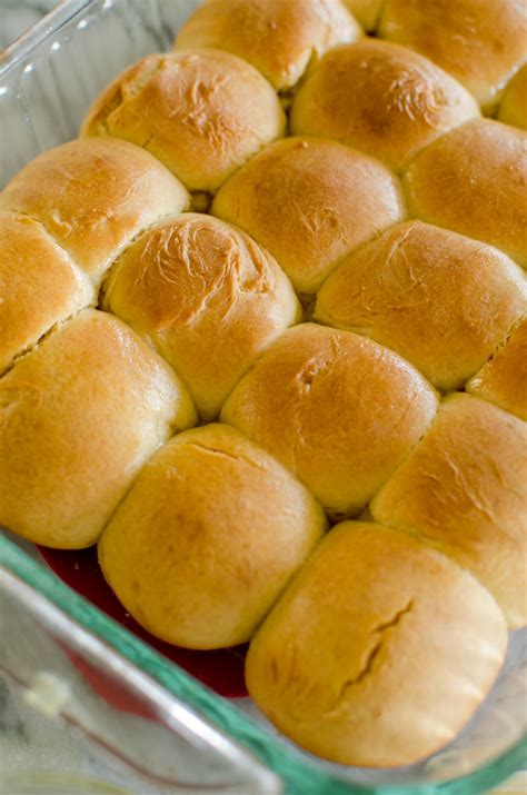 Quick and Easy Dinner Rolls - A Grande Life