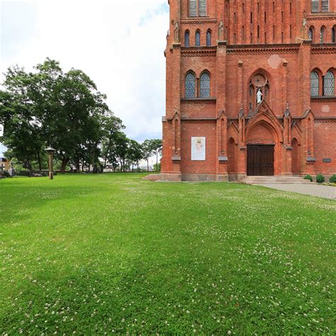 Žeimių Švč Mergelės Marijos Gimimo bažnyčia šventorius koplyčios