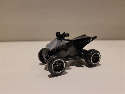 Se produkter som liknar Hot Wheels Cybertruck ATV på Tradera