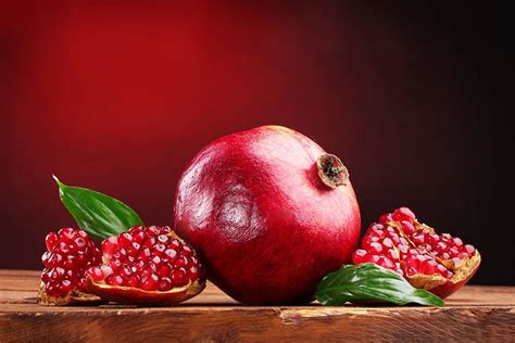 Beauty tips with pomegranate - АРОМА