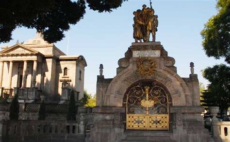 Panteón Francés: ¿quiénes están sepultados aquí? | El Universal Puebla