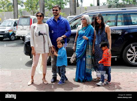 Actor Vivek Oberoi Family Photos / Bollywood Actor Vivek Oberoi ...