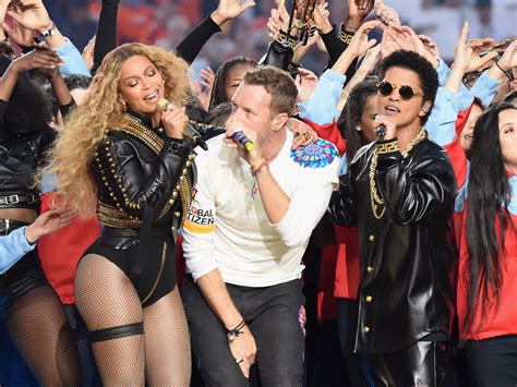 Coldplay Play Spectacular Super Bowl 50 Half Time Show