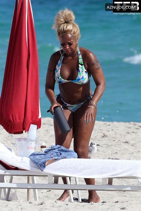 Mary J Blige In A Bikini On The Beach In Miami Aznude