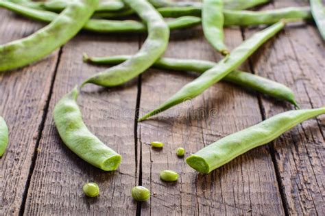 Стручки зеленых фасолей стоковое изображение. изображение насчитывающей ...