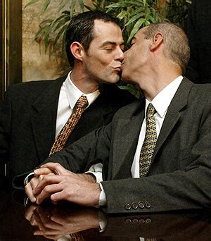 Casi 2 700 parejas se casaron en el primer año de matrimonio gay en Argentina