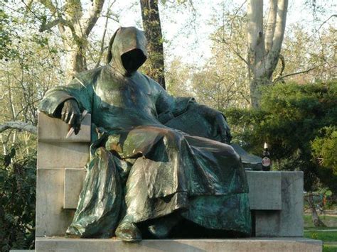 Statue In Budapest Rcreepy