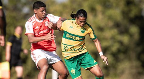 Cuiabá vence o Internacional e pontua pela primeira vez no Brasileirão