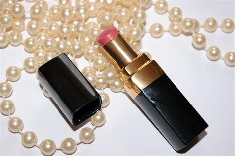 Chanel Rouge Coco Shine Lipstick in Aventure - Review | The Sunday Girl