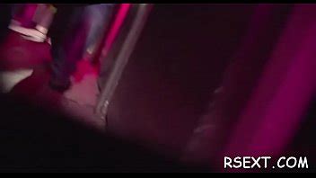 Charmante pute se fait lécher la chatte et baiser des balles profondes XVIDEOS