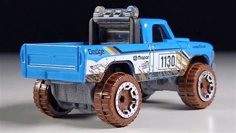 Машинка Базова Hot Wheels Dodge Power Wagon Mud Studs HKH Light Blue купити в