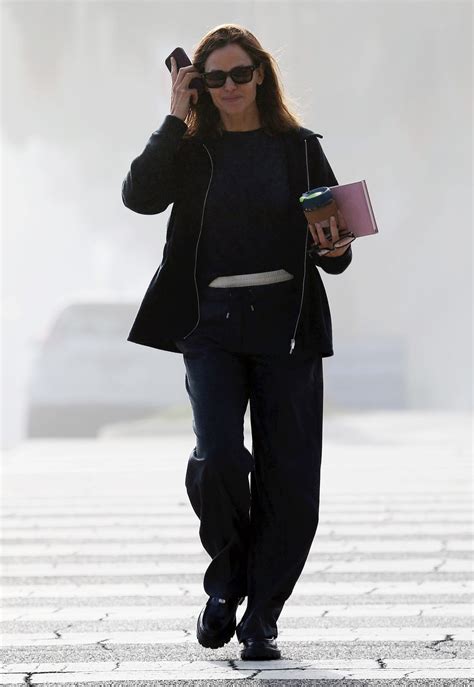 JENNIFER GARNER Out and About in Santa Monica 10/18/2023 – HawtCelebs