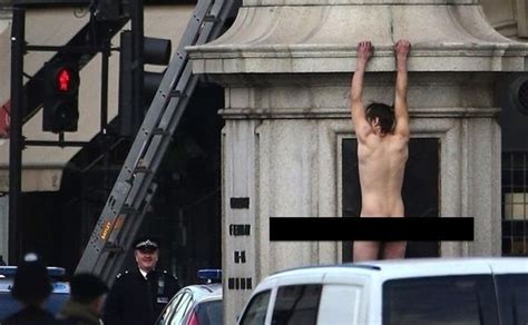 Naked Man Sits On Statue In Central London For Three Hours Barnorama