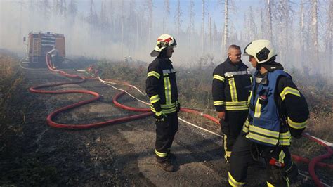 Einsatzkr Fte Bek Mpfen Waldbrand Auf Dem Brocken Im Harz