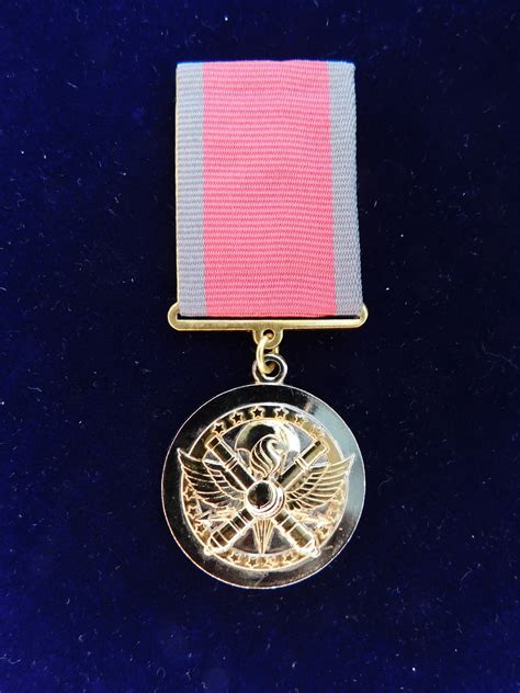 Купити Почесний нагрудний знак командувача Сухопутних військ Збройних ...