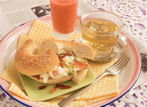 Bagel Met Eiersalade En Krokante Ham Recept Allerhande Albert Heijn