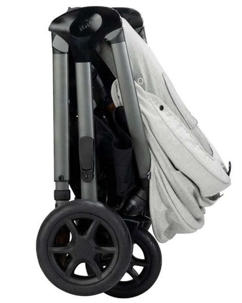 Joie Finiti Signature Bundle with Rotating car Seat & Base