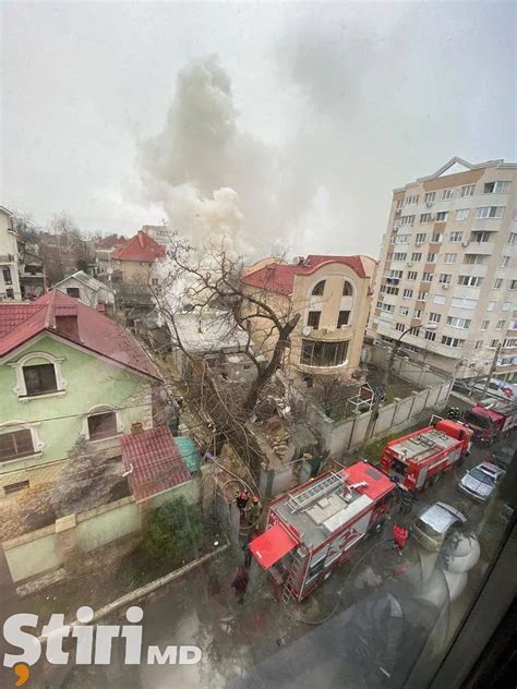 Acoperi Ul Unei Case Din Sectorul Botanica A Luat Foc